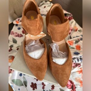 Women's Tan Suede Shoes